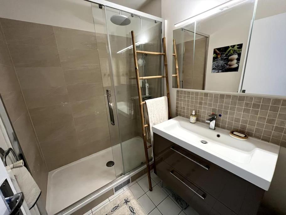 Superbe Appartement Avec Belle Vue Jardin Parijs Buitenkant foto